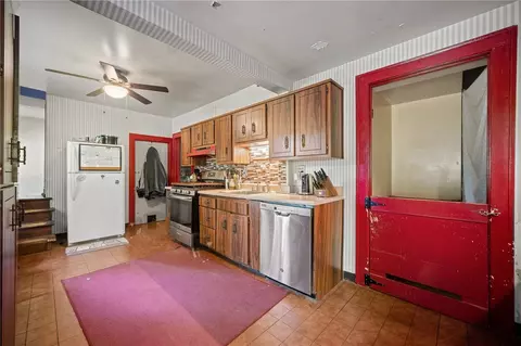 Kitchen - 621 Thomas Rd, Eighty Four, PA 15330 photo 2 of 2