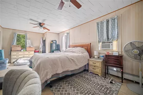 Bedroom - 621 Thomas Rd, Eighty Four, PA 15330 photo 4 of 8