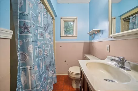 Bath - 621 Thomas Rd, Eighty Four, PA 15330 photo 2 of 2