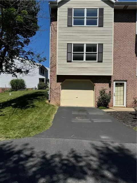 1706 Parsonage Ln, Bethel Park, PA 15102