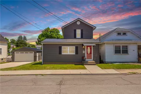 103 Wampum Ave, Ellwood City, PA 16117