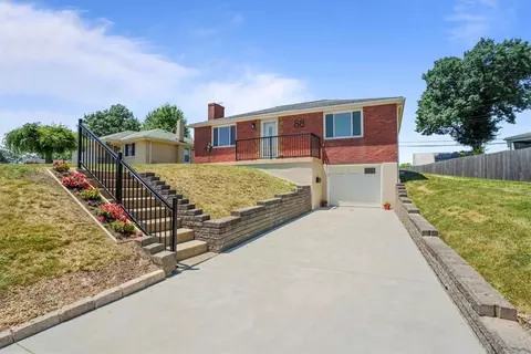 88 Forest Dr, Pittsburgh, PA 15220