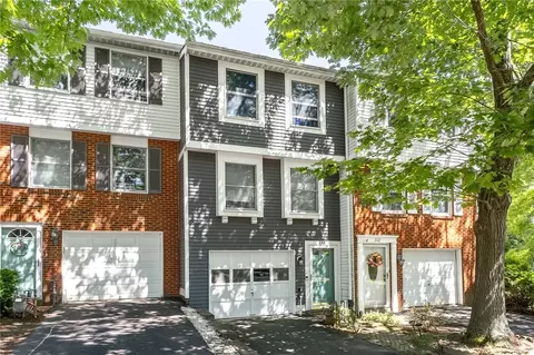 304 W Redrome Cir, Bridgeville, PA 15017