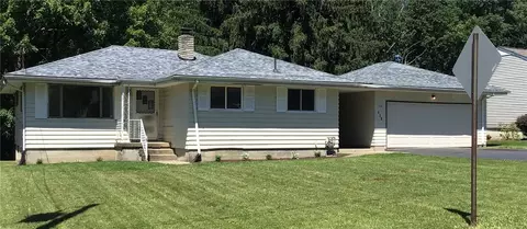 420 Patt Dr, Farrell, PA 16121