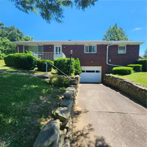 527 Chesnic Dr, Canonsburg, PA 15317