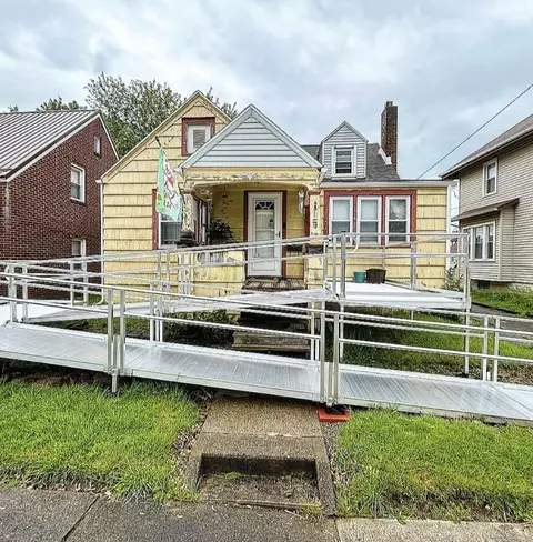 794 Sherman Ave, Sharon, PA 16146