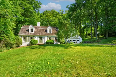 229 Robinhood Ln, Mcmurray, PA 15317
