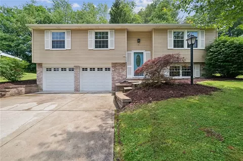 290 Shasta Dr, Pittsburgh, PA 15239