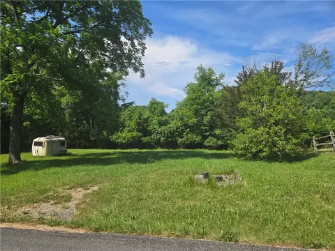 125 Valley Farm Dr, Waynesburg, PA 15370