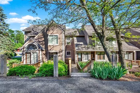1138 Tanyard Ln, Hidden Valley, PA 15502