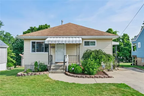2880 Maple St, Bethel Park, PA 15102