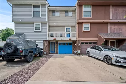 205 Cranbrooke Dr, Coraopolis, PA 15108
