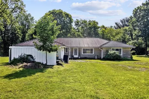 2120 Middle Rd, Glenshaw, PA 15116