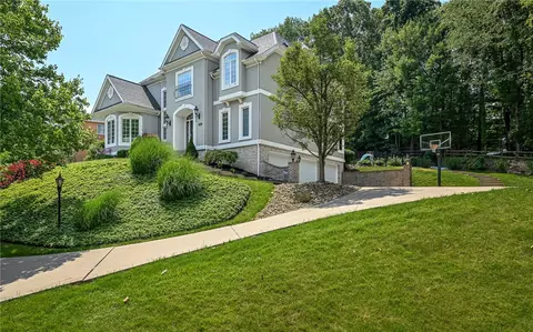 5262 Karrington Dr, Gibsonia, PA 15044