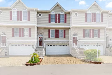 329 Brohios Dr #329, Monaca, PA 15061