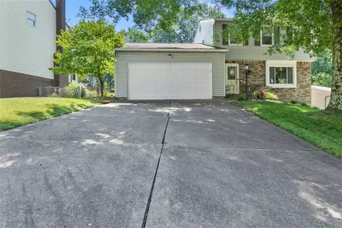 112 Tangleview Dr, Mckeesport, PA 15131