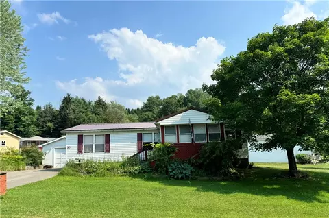 30 Hemlock Dr, Beaver Falls, PA 15010