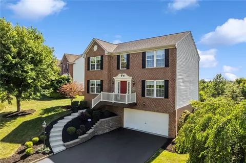 110 Foxtail Dr, Pittsburgh, PA 15239