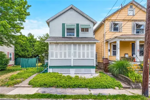 136 5th Ave, Sharon, PA 16146