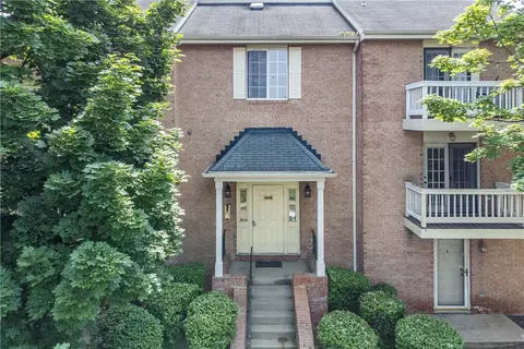 3266 Ward St #6, Pittsburgh, PA 15213