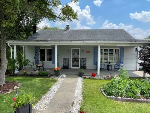 6331 Tuscarawas Rd, Industry, PA 15052