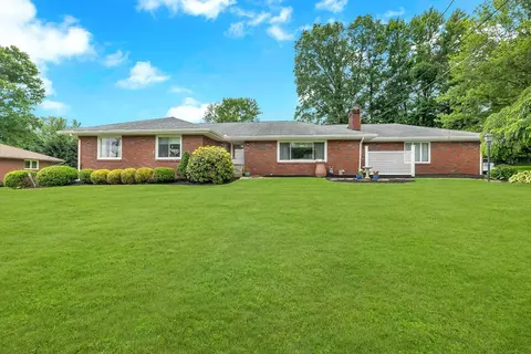 104 Whitehill Dr, New Castle, PA 16105