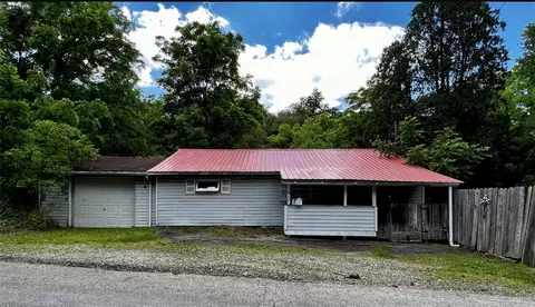 3657 Youngwood Rd, New Kensington, PA 15068