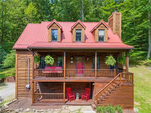 322 S Locust Rd, Acme, PA 15610