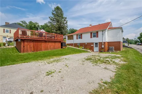 437 N Cherry Ave, Houston, PA 15342
