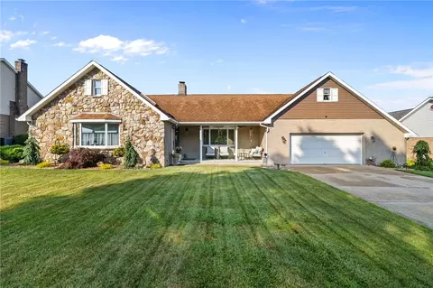 1904 Victoria Ln, Irwin, PA 15642