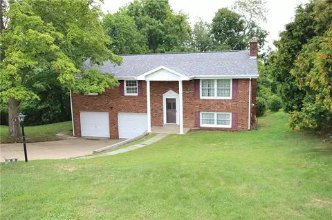 825 Mcwilliams Dr, Houston, PA 15342