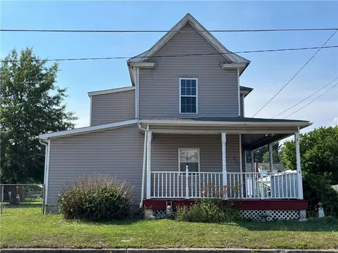 404 E George St, Carmichaels, PA 15320