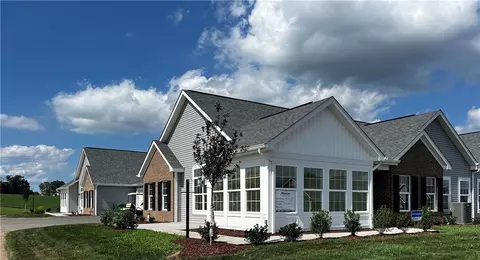 1131 Forest Oaks Dr, Butler, PA 16001