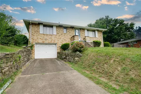 48 Country Club Rd, Washington, PA 15301