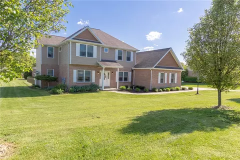 105 Pheasant Ridge Dr, Butler, PA 16001