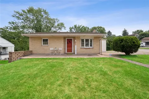12 Kenridge Dr, Mckees Rocks, PA 15136