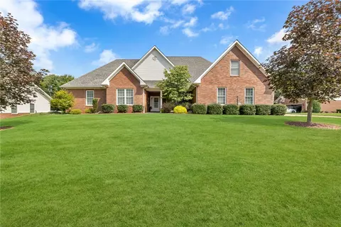 306 Canterbury Dr, Aliquippa, PA 15001