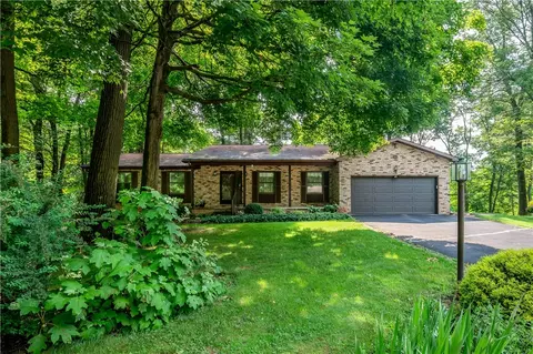 64 Brian Way, Grove City, PA 16127