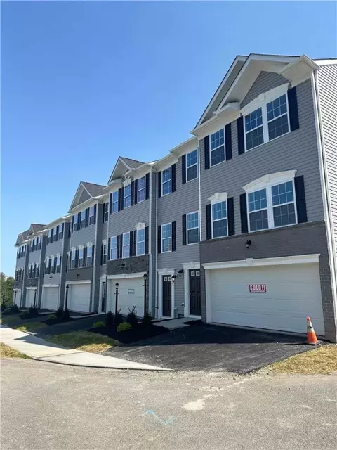 711 Ravenshire Ct, PA 15108