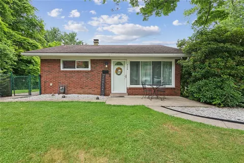 428 Elwood Dr, Pittsburgh, PA 15235