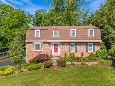 135 Hemlock Dr, Mcmurray, PA 15317