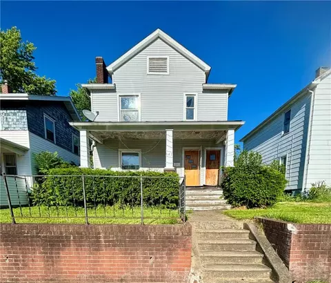 647 Spruce Ave, Sharon, PA 16146