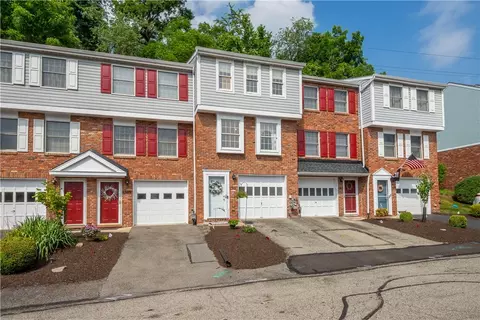 1511 Timberidge Dr, Bethel Park, PA 15102