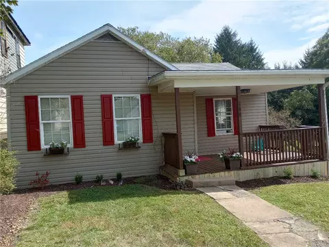149 Railroad St, Saint Petersburg, PA 16054