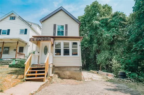 94 Longfellow St, Vandergrift, PA 15690