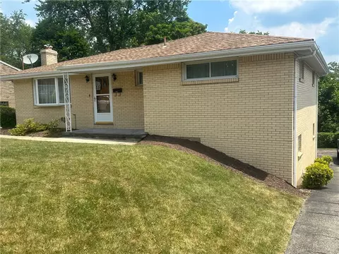 14001 Michael Dr, Irwin, PA 15642
