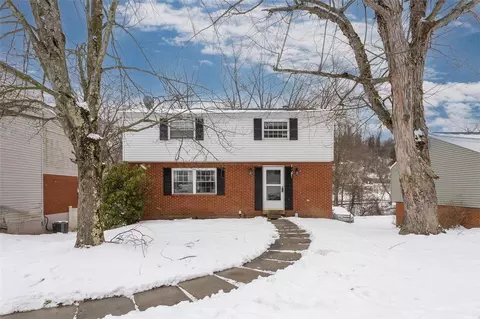 460 Rainier Dr, Pittsburgh, PA 15239