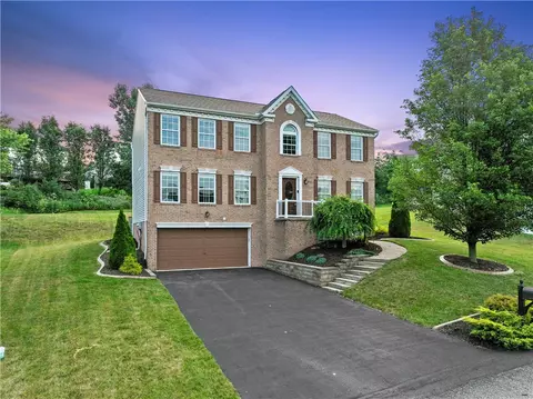212 Chanticleer Cir, New Stanton, PA 15672