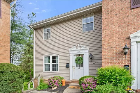 617 Newton Square Dr, Coraopolis, PA 15108