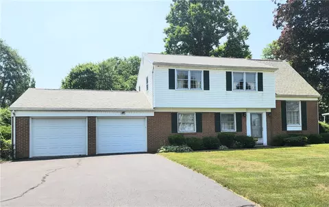 24 Fruitland Dr, New Castle, PA 16105